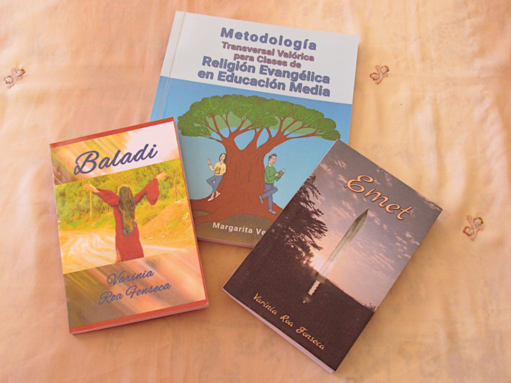 Los libros Baladi, Emet y Metodología de Religión Evangélica editados y encuadernados en Sal del Mundo