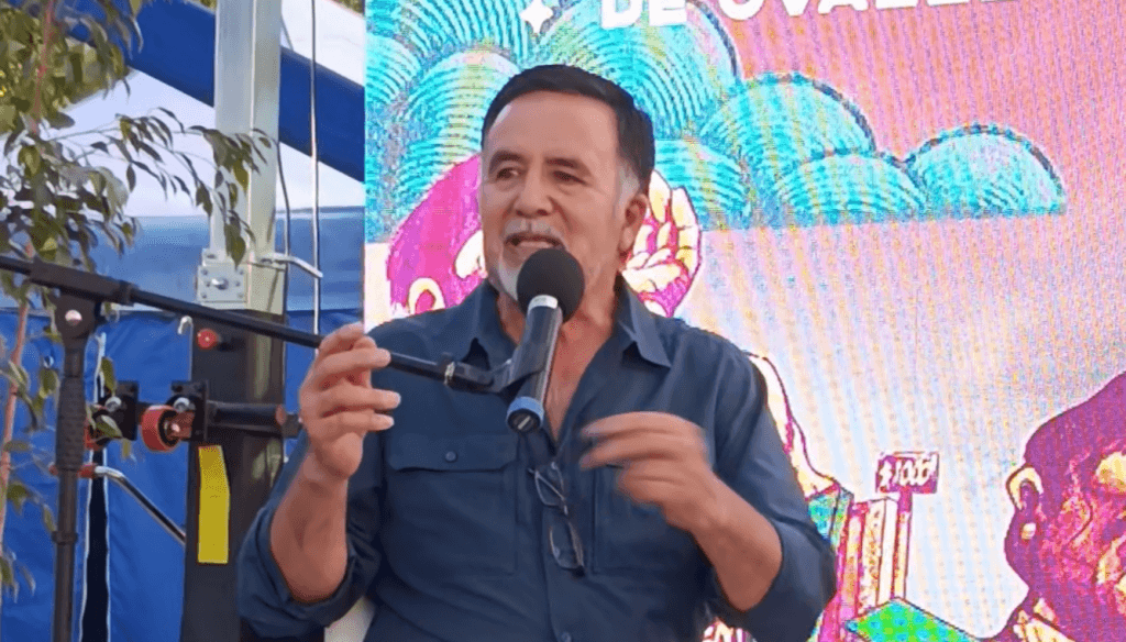 Manuel Jesús Ibáñez Inostroza durante su presentación en la Feria del Libro de Ovalle, compartiendo la historia detrás de Desde mi Oasis