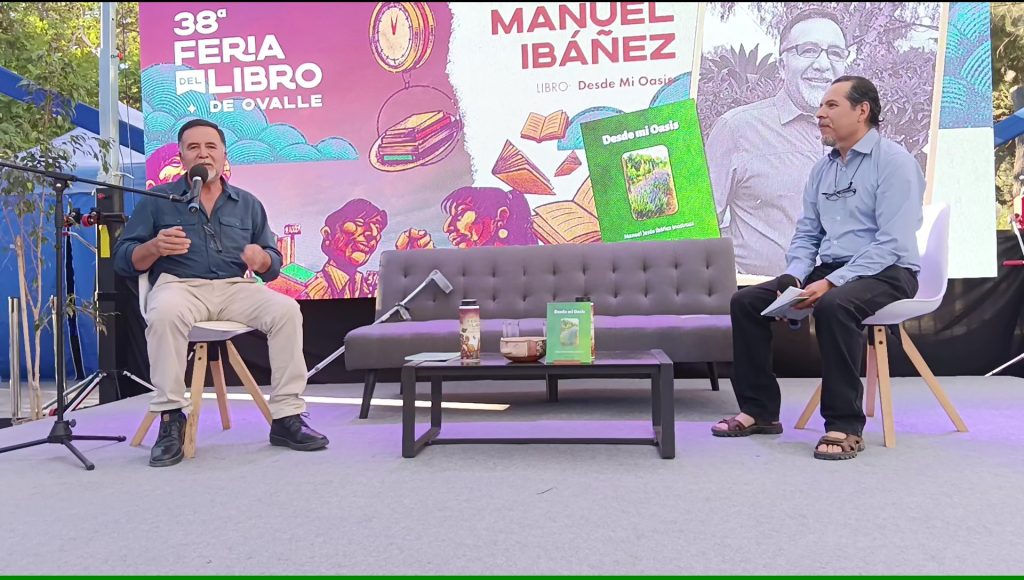 Manuel Ibáñez y José Carrillo en la presentación de Desde mi Oasis en la 38° Feria Internacional del Libro de Ovalle, febrero 2025